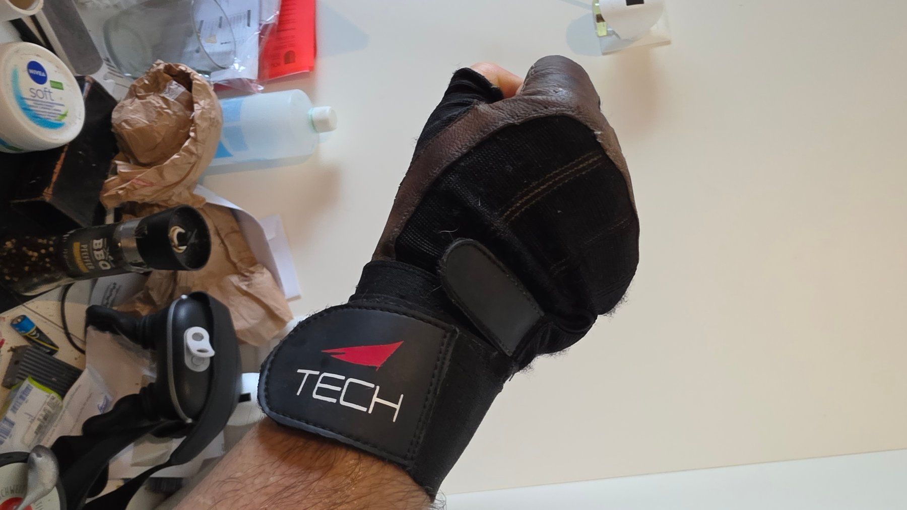 Guanti & manicotti: Pumbaz Gewichtsheber Handschuhe – Usato da Bilten venduto da Peter40Berlin 1