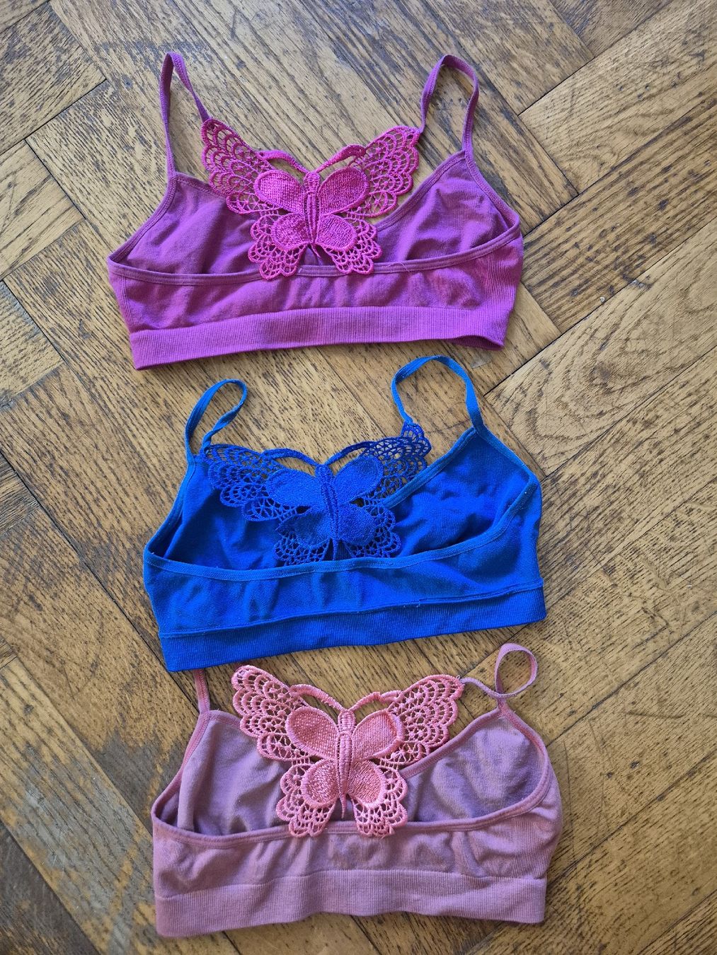 Sonstige Unterwäsche: Lot de 3 brassières papillon taille S – Gebraucht aus Yverdon-les-Bains von somiou 1