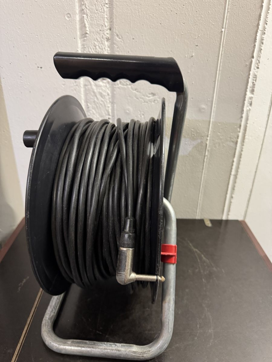 Neutrik Cavi: NEUTRIK Kabelrolle mit 40M Instrumentenkabel !!!! – Usato da Seewen SZ venduto da QM.03 4
