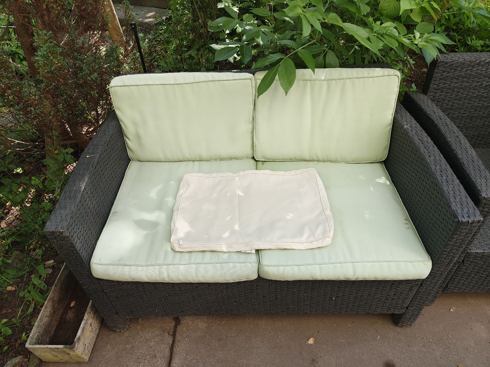 Set di tavolo e panche: Gartenlounge Set, Polyrattan, Tisch mit Glasplatte – Usato da St. Gallen venduto da Eliane_Erni 4