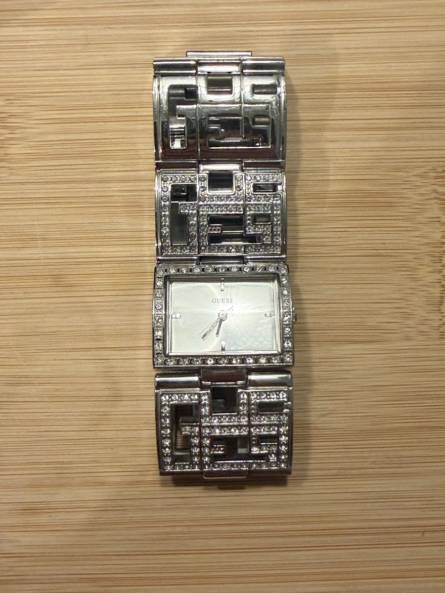 Guess Orologi: Elegante Guess Uhr mit Strass -Originalbox – Usato da Basel venduto da zukk_ 1