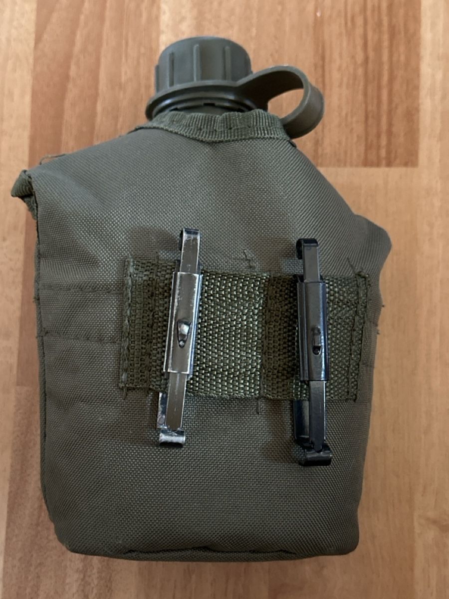 Equipement & pcs de rechange: Feldflasche mit Hülle  – D'occasion à St. Gallen par mai_zpt7 1