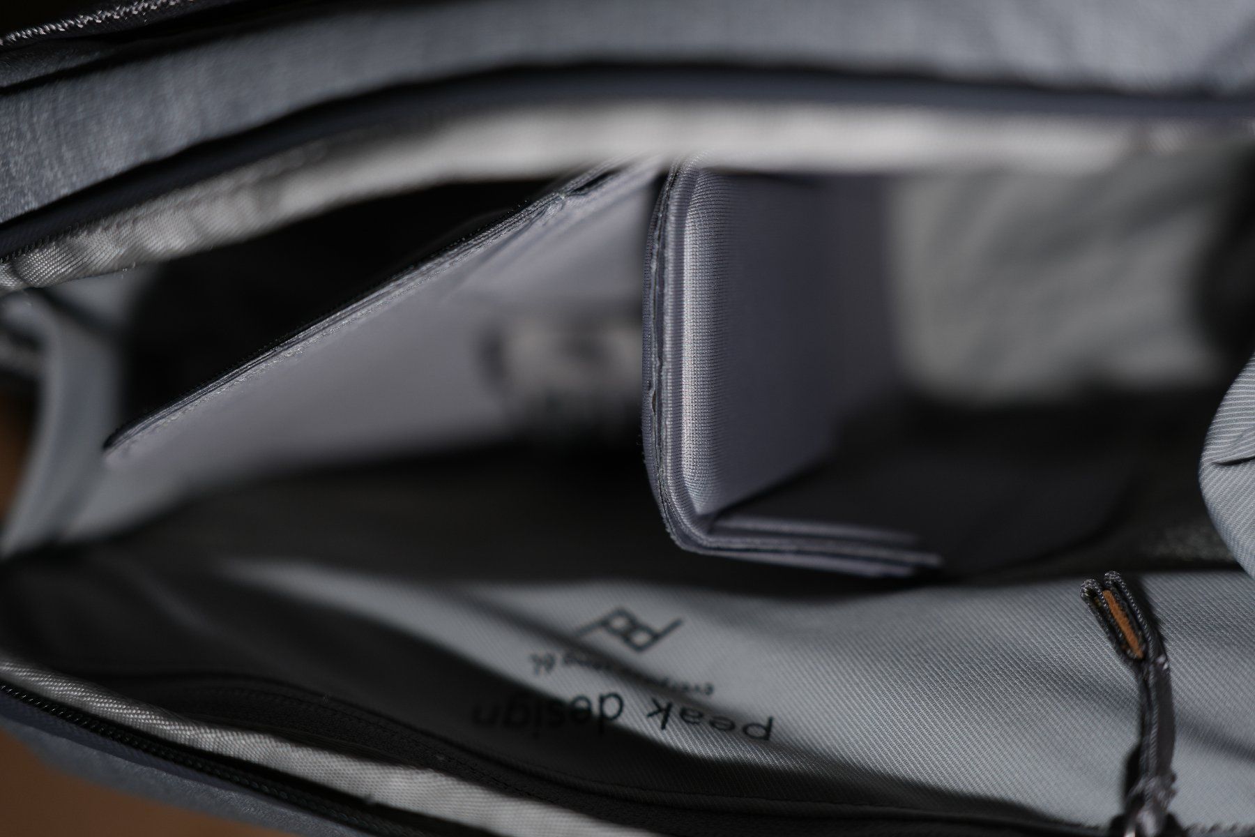Taschen: Peak Design Everyday Sling 6L Ash – Gebraucht aus Zürich von Verkaufen-Schweiz 2