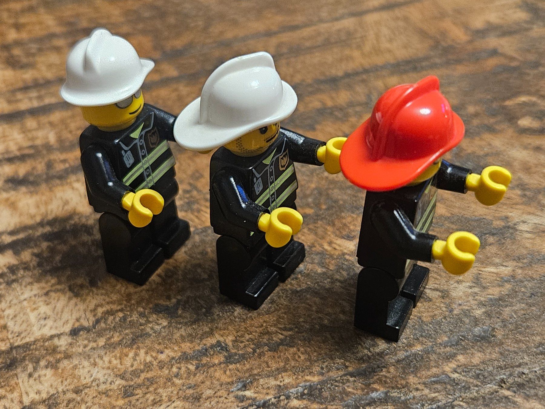 Lego Kit di costruzioni: lego lot de 3 figurines – Usato da Confignon venduto da Ecrofigs 3
