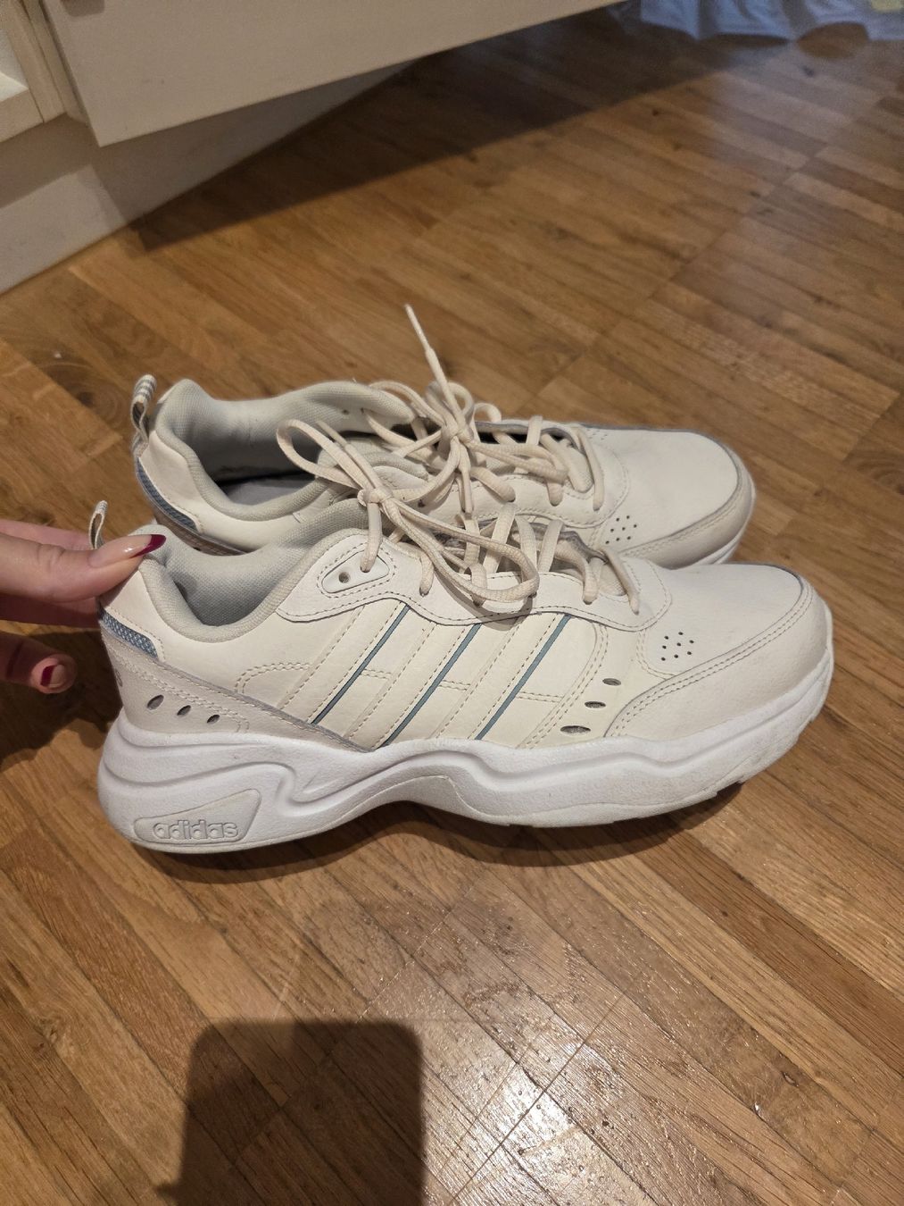 Damenschuhe: Basket Adidas – Neu (gemäss Beschreibung) aus Bern von fio_5h5h