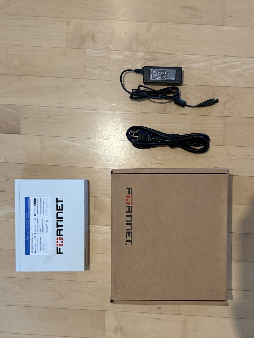 Fortinet Firewall: Fortinet FortiGate 60F Firewall mit Zubehoer – Usato da Wädenswil venduto da Bixio 1