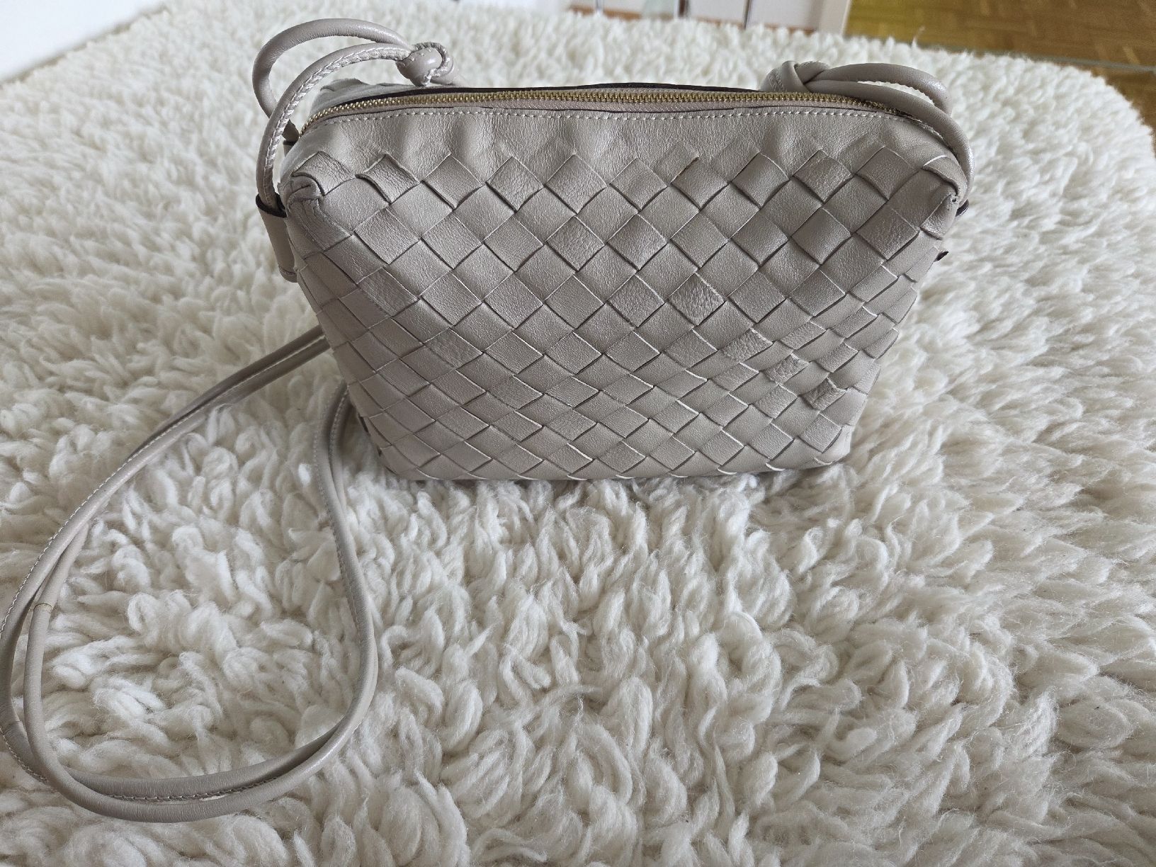 Taschen für Damen: Beige Leder Umhängetasche – Gebraucht aus Walchwil von Petulas