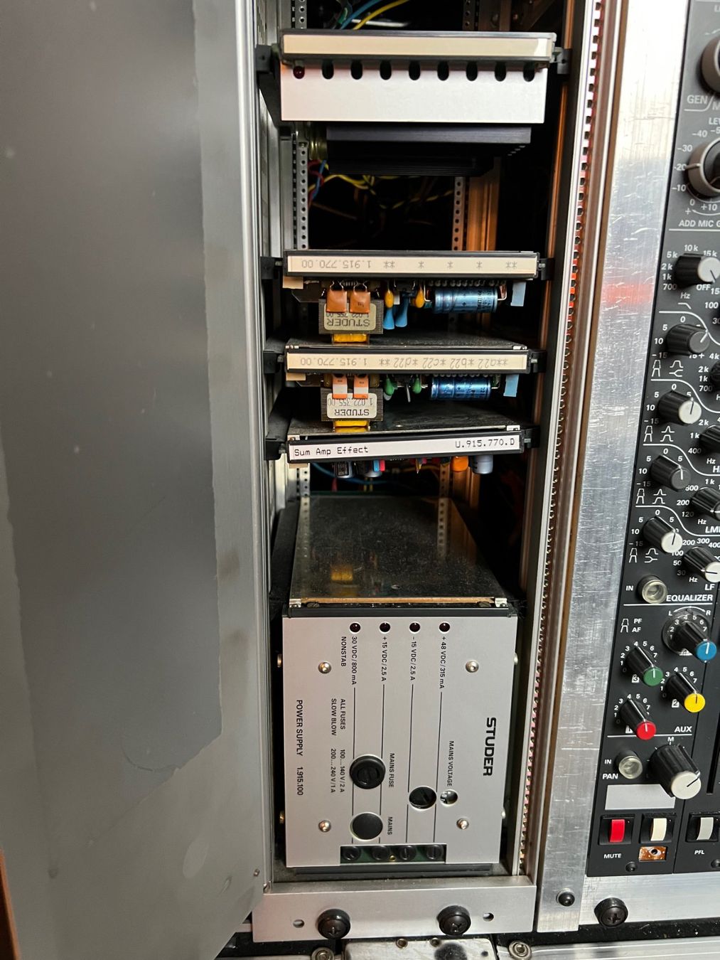 Studer Console di mixaggio: Studer 900 Series 8 Kanal Preamp/EQ/ Kompressor Rack – Usato da Bern venduto da bernstudio 1
