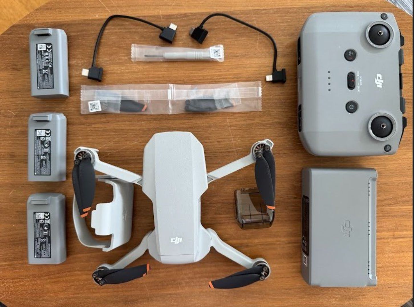 DJI RC Modellbau: DJI Mini 2 Fly More Combo - Top Zustand! – Gebraucht aus Langenthal von Seelenfreunde