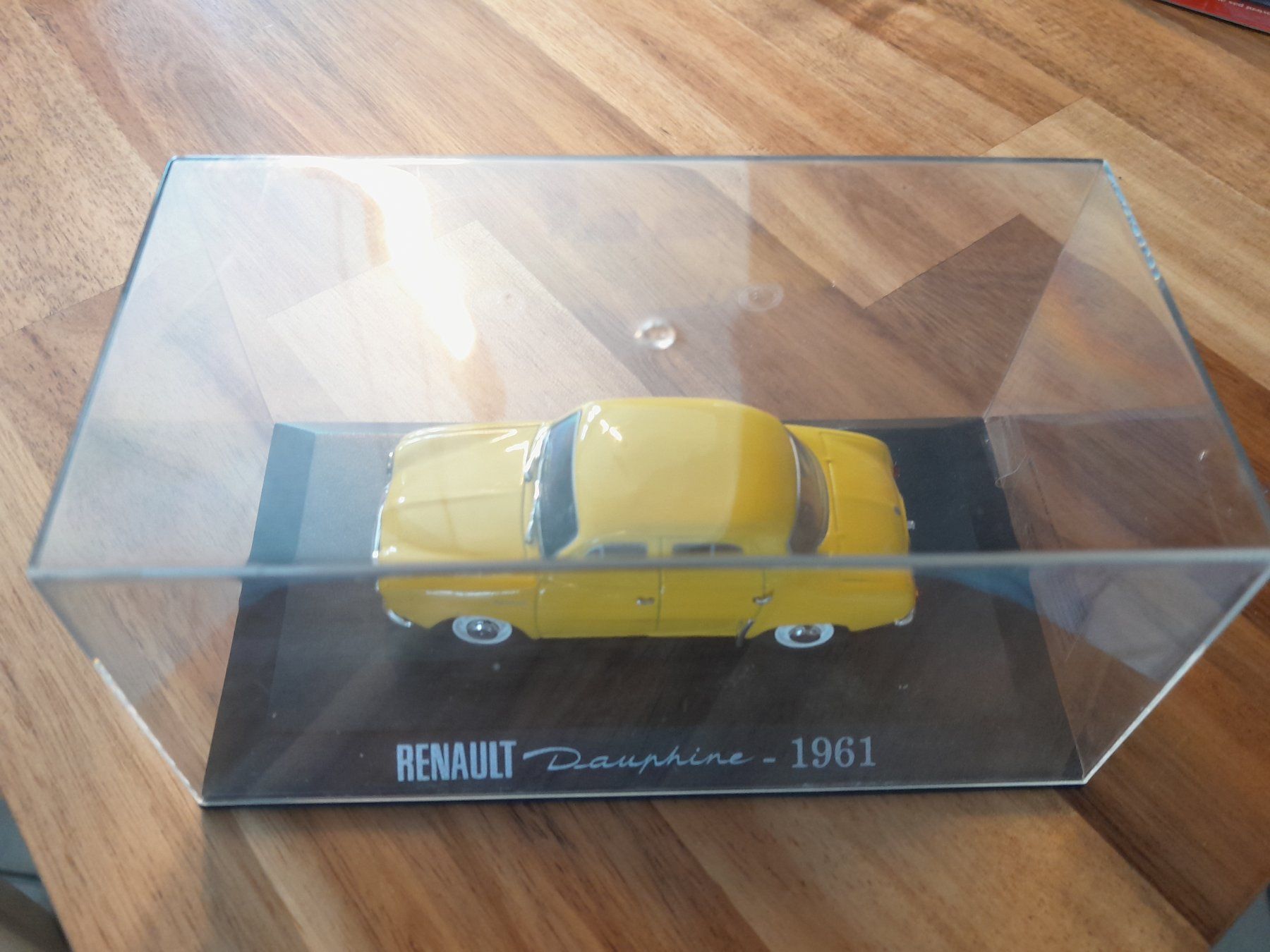 Renault Modellini d'auto: Renault Dauphine - 1961 (Jaune) – Usato da Sullens venduto da DPerrin