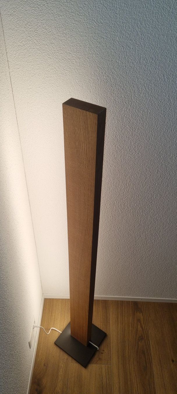 Lampade: Massiv Eichenholz-LED-Stehleuchte 150cm – Nuovo e nell'imballaggio originale da Pfeffikon LU venduto da Andy1969