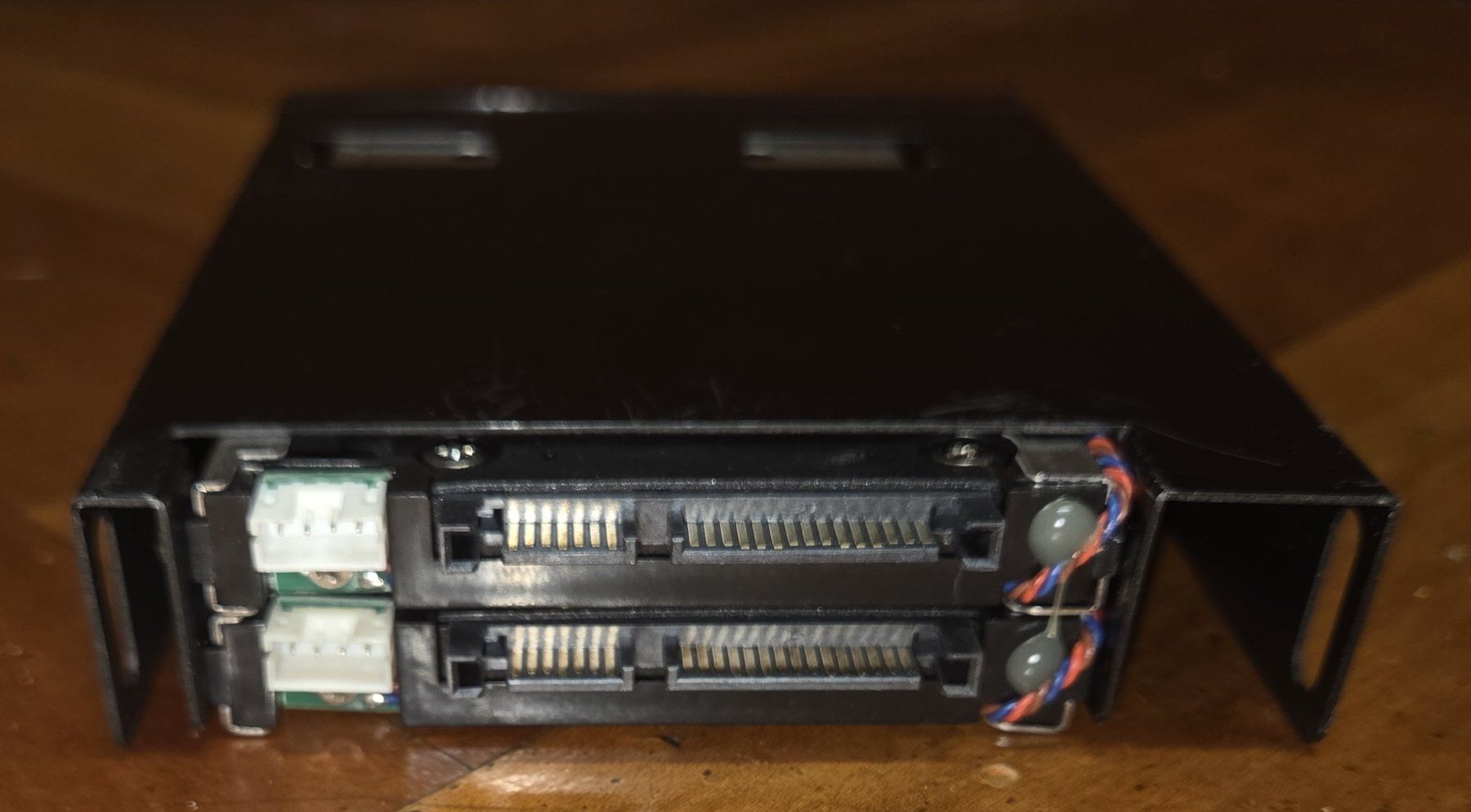 Custodie: Boîtier Double Disque Dur SATA 2.5" - Neuf – Nuovo (secondo la descrizione) da Lausanne venduto da Patrice77 2