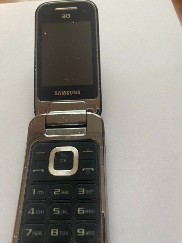 Samsung Telefoni cellulari / Smartphones: SAMSUNG Klapp-Handy GT-C3595/ Kabel,Kopfhörer – Usato da Hildisrieden venduto da Dankbar 1