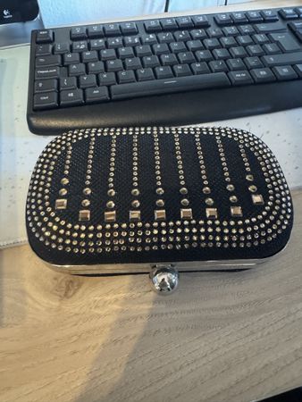 Pochette nera strass, elegante e spaziosa!