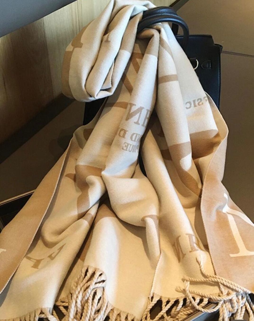 Foulards & écharpes: Stylischer Schal mit Muster - beige – Neuf (Voir description) à Oberhofen Thun'see par ClaudiaKelesh 1