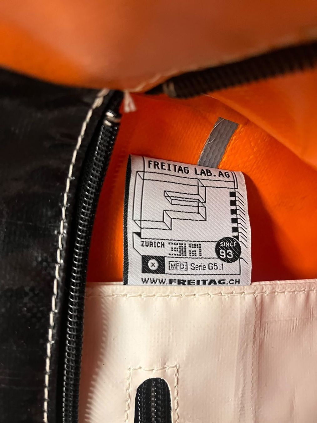 Freitag Borse: Freitag Tasche Orange-Schwarz – Usato da Triesen venduto da kun_5nrz 3