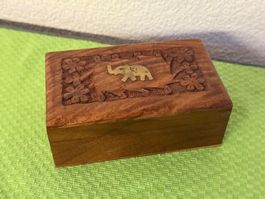 ✅ Holzschatulle mit Elefant - Sehr gut erhalten! 🐘🎁