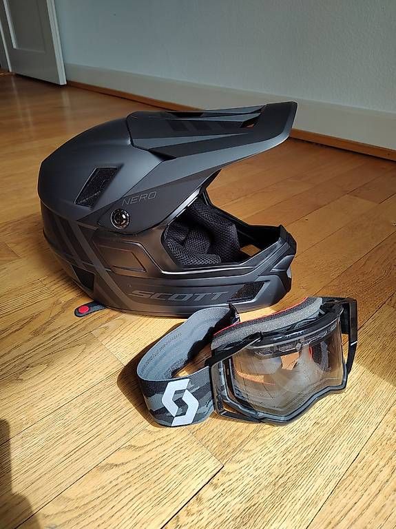 Scott Helme: Scott Nero Plus Downhill-Helm (Grösse S) mit Brille – Gebraucht aus Chur von silla 1