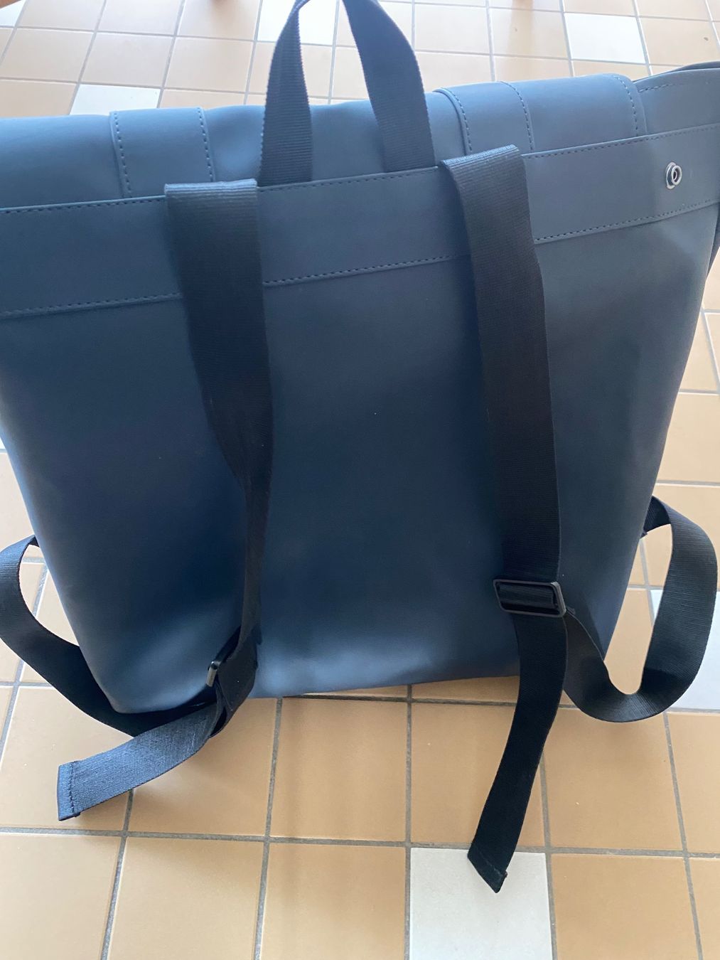 Rains Rucksäcke: Rains Rucksack – Gebraucht aus Zürich von ev_ve 1