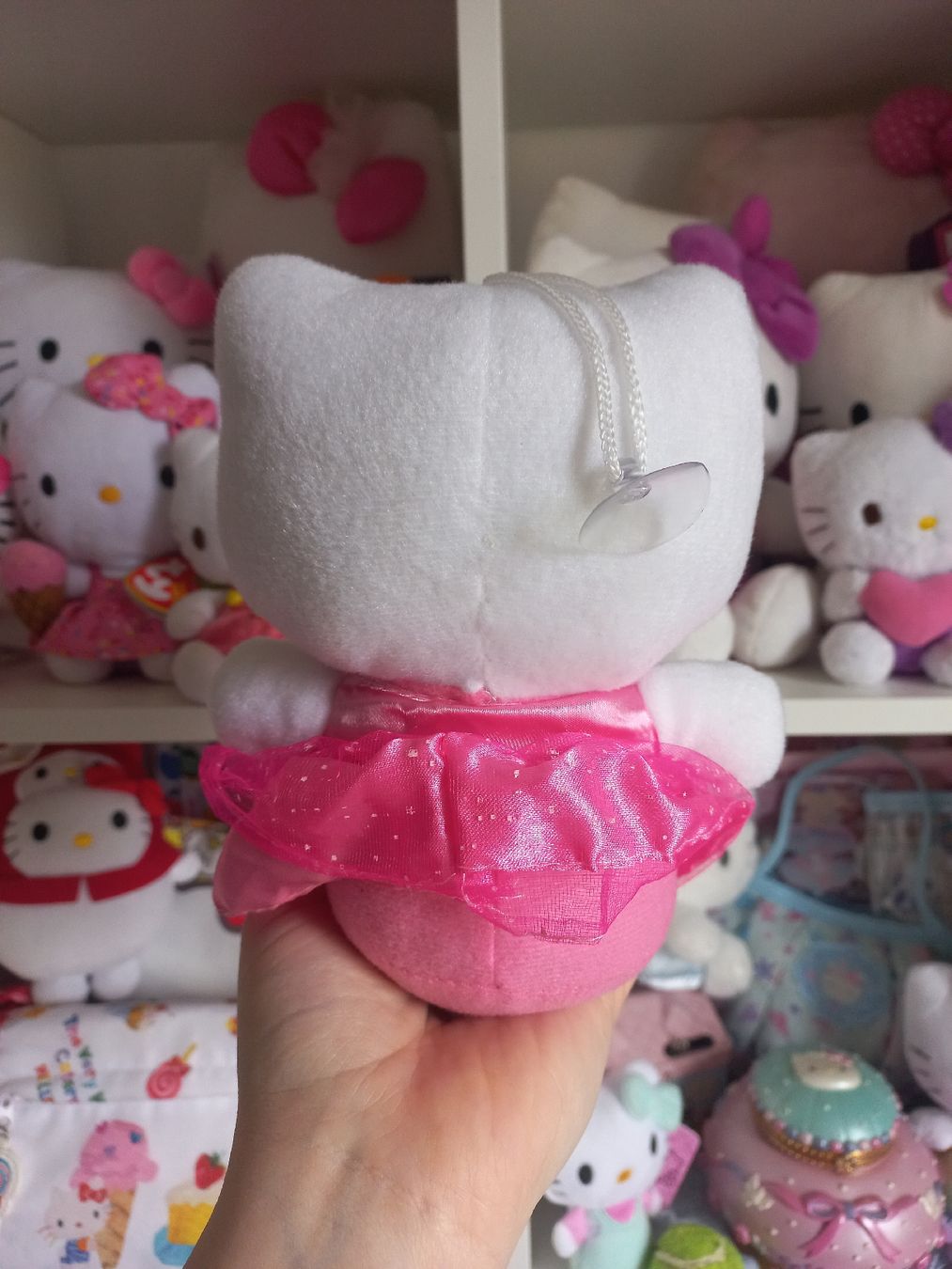 Hello Kitty Spielzeuge: Hello Kitty Plüschtier - Sanrio – Gebraucht aus Wangen b. Olten von SecondStory4u 1