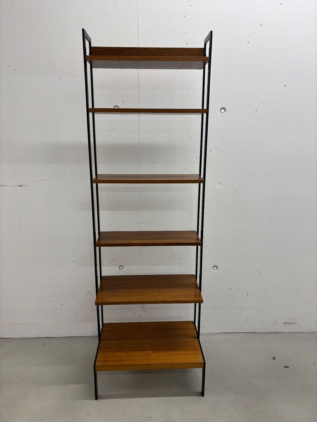 Scaffali: Bücherregal 70-iger Jahre Designklassiker – Usato da rotkreuz venduto da baudisch 1