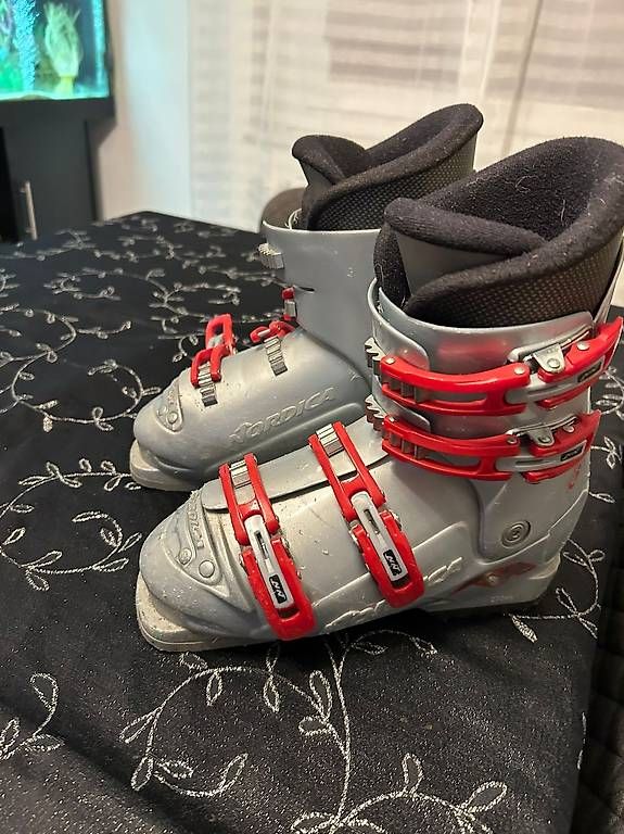 Schuhe für Jungen: Bottes de ski enfant – Gebraucht aus Curtilles von cat_vs66