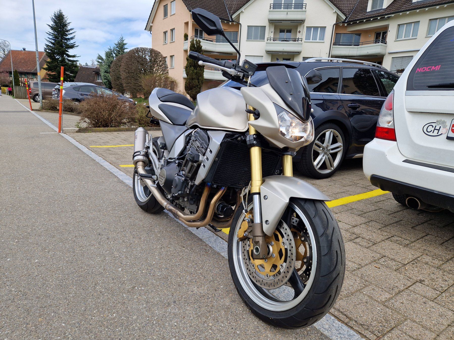 Kawasaki Strada: KAWASAKI Z1000 – Usato da Nesslau venduto da DerSchreinerMeister