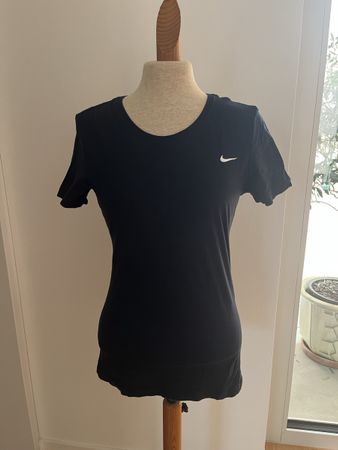 Damen T-Shirt Nike schwarz Grösse S guter Zustand