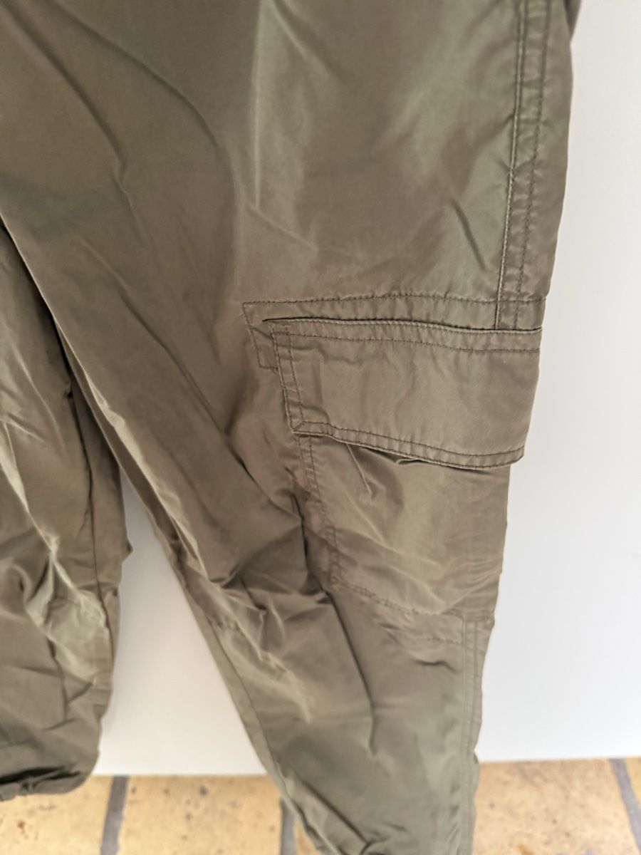 Uniqlo Pantaloni: Uniqlo Cargo Hose 160 – Usato da Zürich venduto da Mothai 5