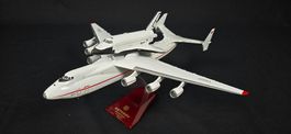 Flugzeugmodell Antonov AN-225 mit Buran Shuttle