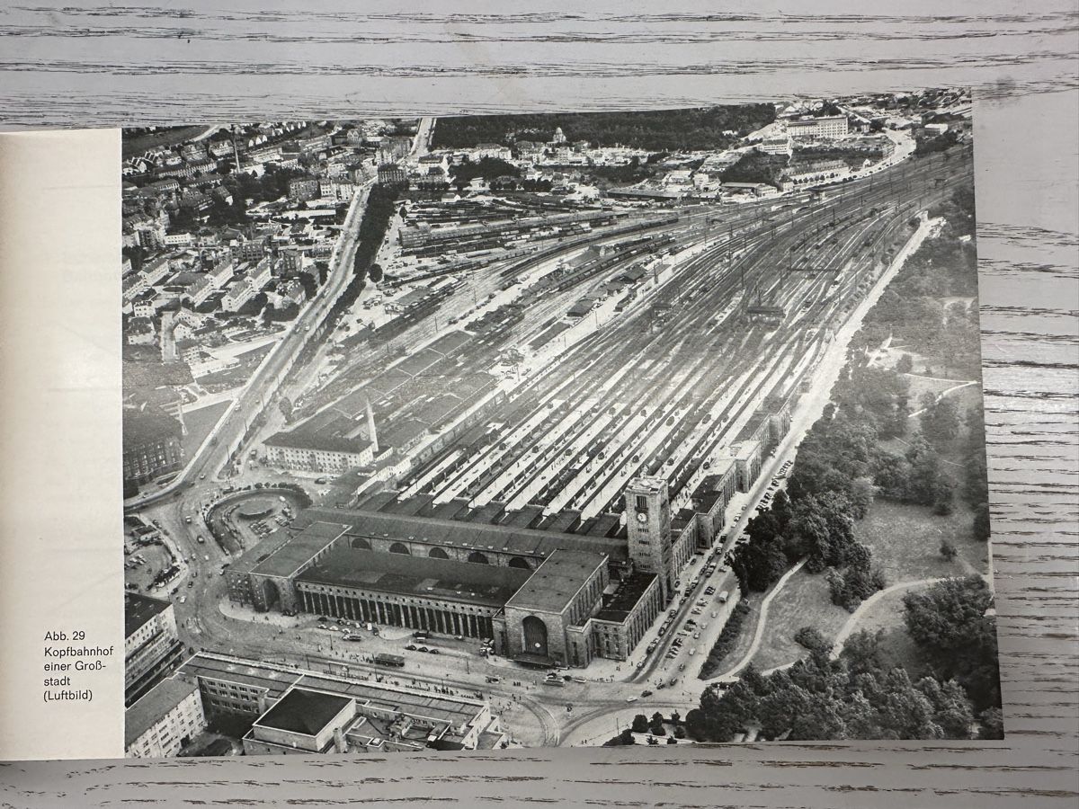 Märklin Modellini di ferrovie: Die Märklin-Bahn und ihr grosses Vorbild – Usato da Lupsingen venduto da New-Haven 1