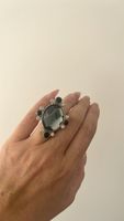 Bague vintage élégante avec grande pierre noire facettée