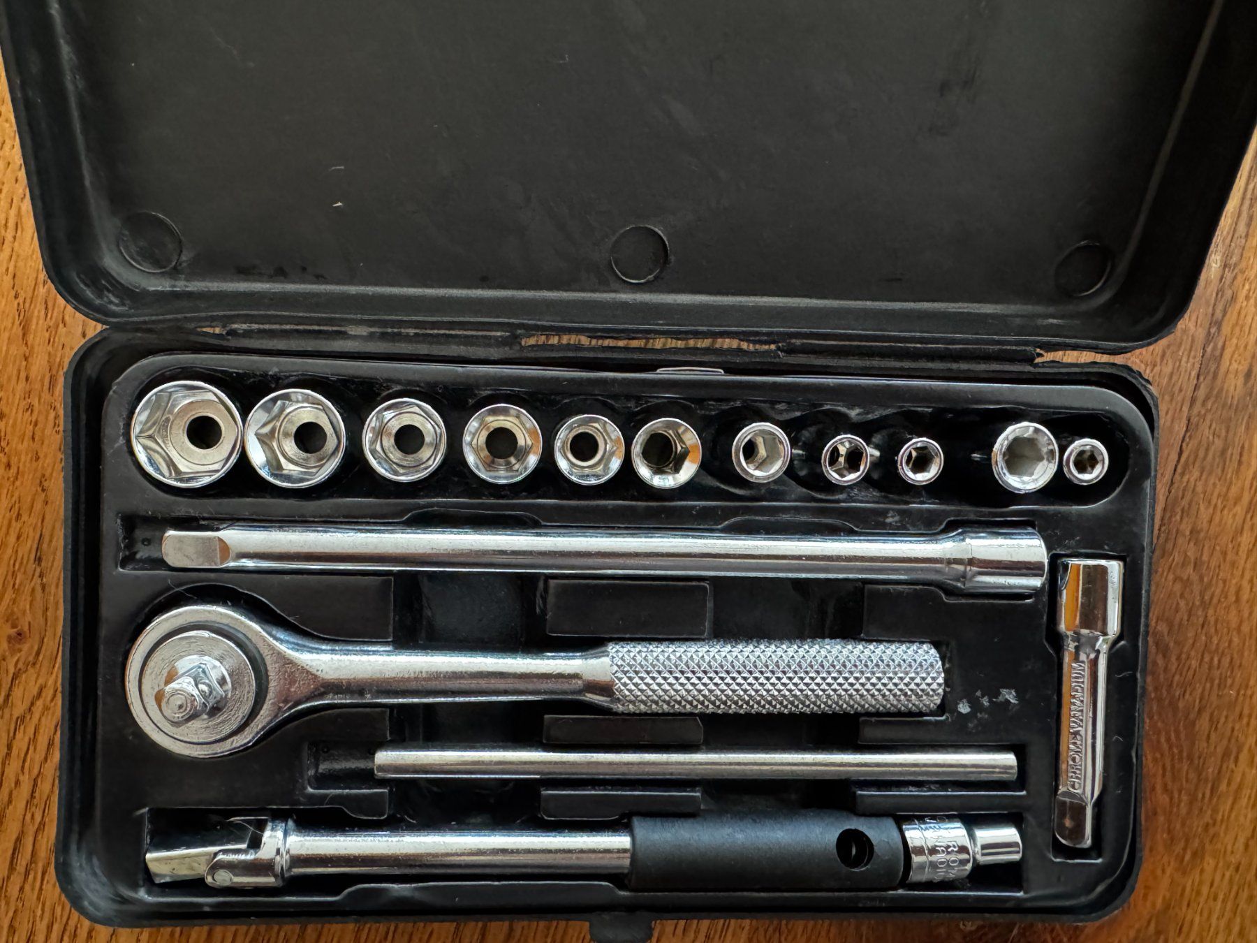 Tutti gli attrezzi: Coffret outils vintage "Chrome Vanadium" – Nuovo (secondo la descrizione) da La Tour-de-Peilz venduto da mohicane