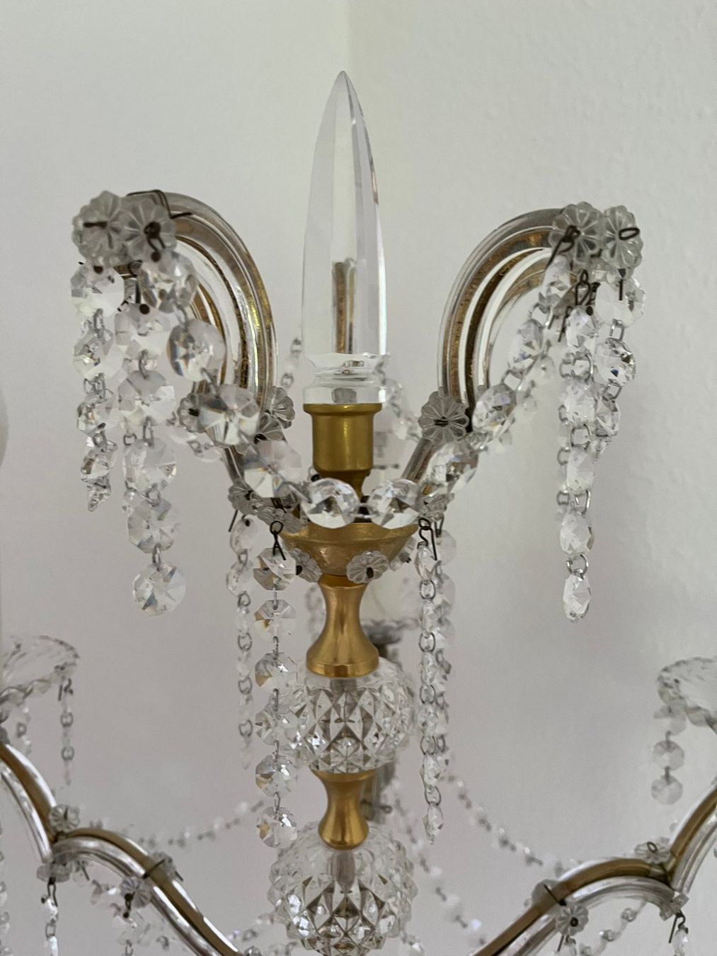 Lampen: Messing-Stehlampe, 5-armig mit Kristallbehang – Gebraucht aus Basel von Lancer4 2