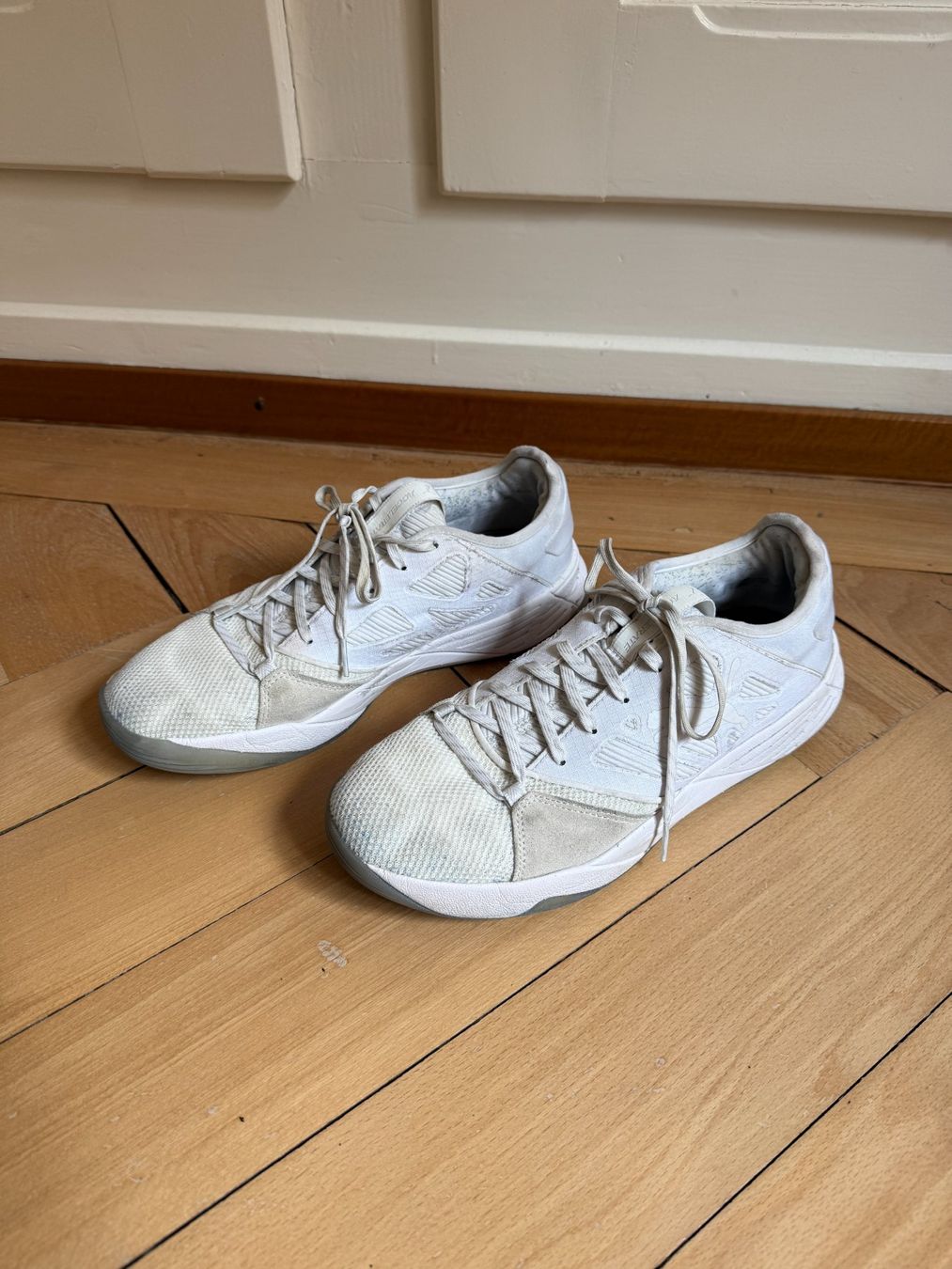 Puma Chaussures hommes: PUMA Accelerate Nitro Turnschuhe weiss 42.5 – D'occasion à Zürich par Diazaio