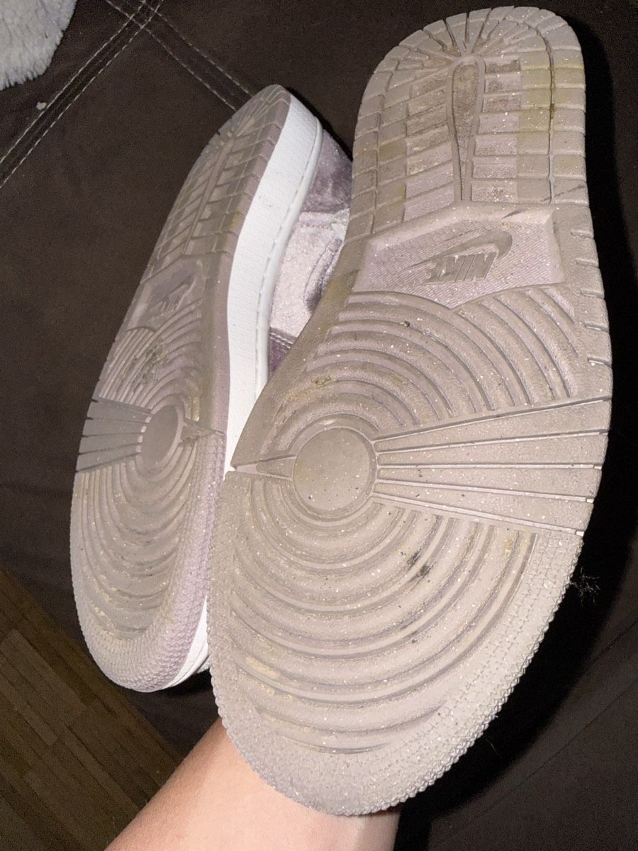 Scarpe da donna: Jordan 1 High Damenschuhe Samt Grösse 39 – Usato da birsfelden venduto da jaycee26 3