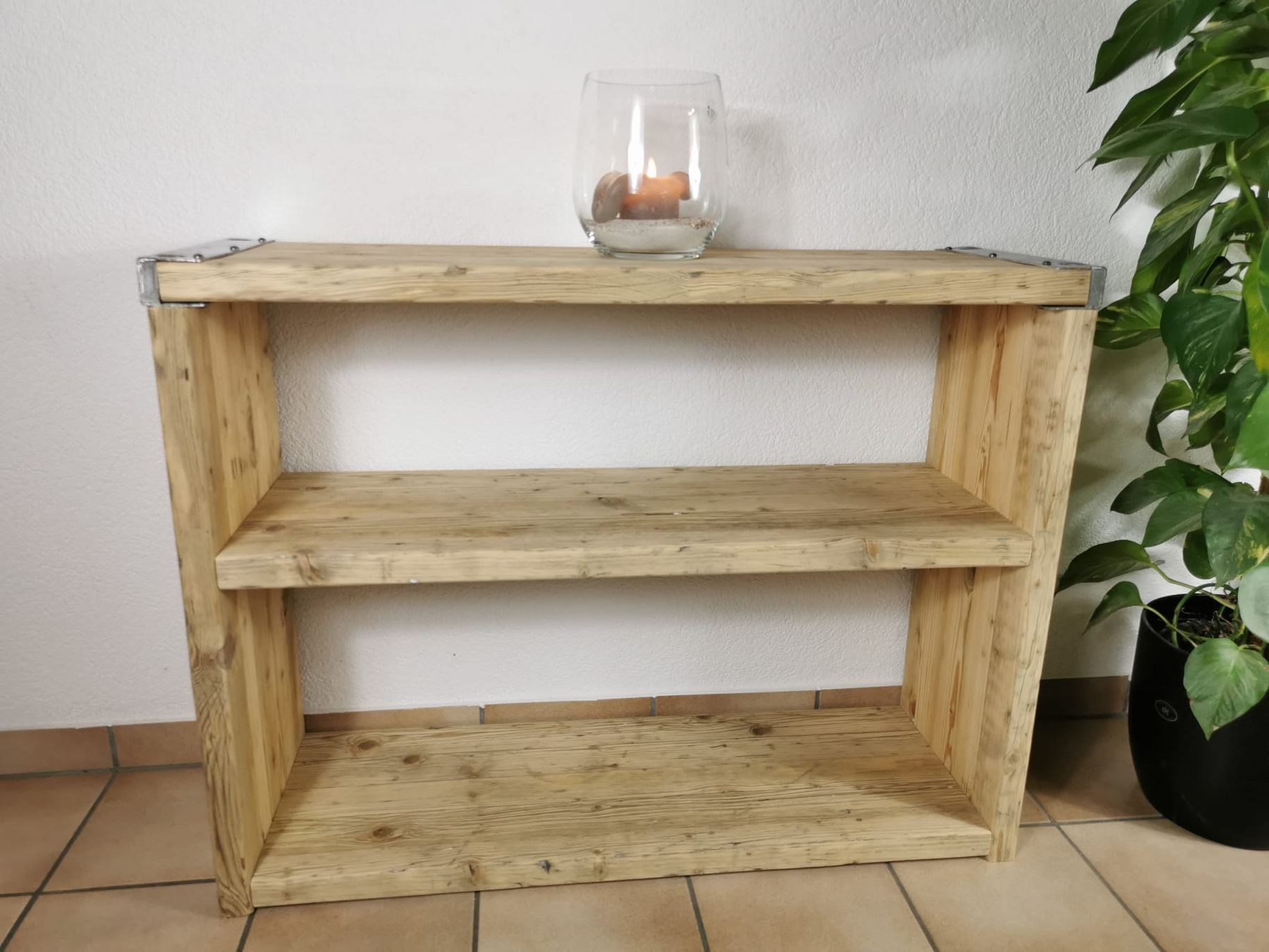 Étagères: Holzmöbel, Altholzmöbel, Anrichte, Sideboard, Terassenmöbel – D'occasion à Niederwil SO par seidenweg 2