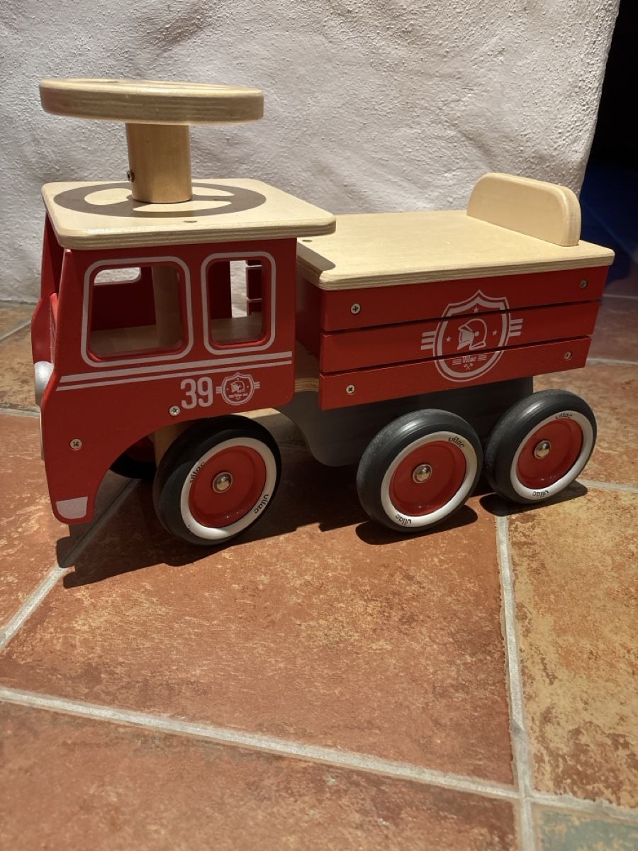 Vilac Fahrzeuge für Kinder: Holzfeuerwehrauto / Kinderfahrzeug – Gebraucht aus Waldstatt von Imaginary