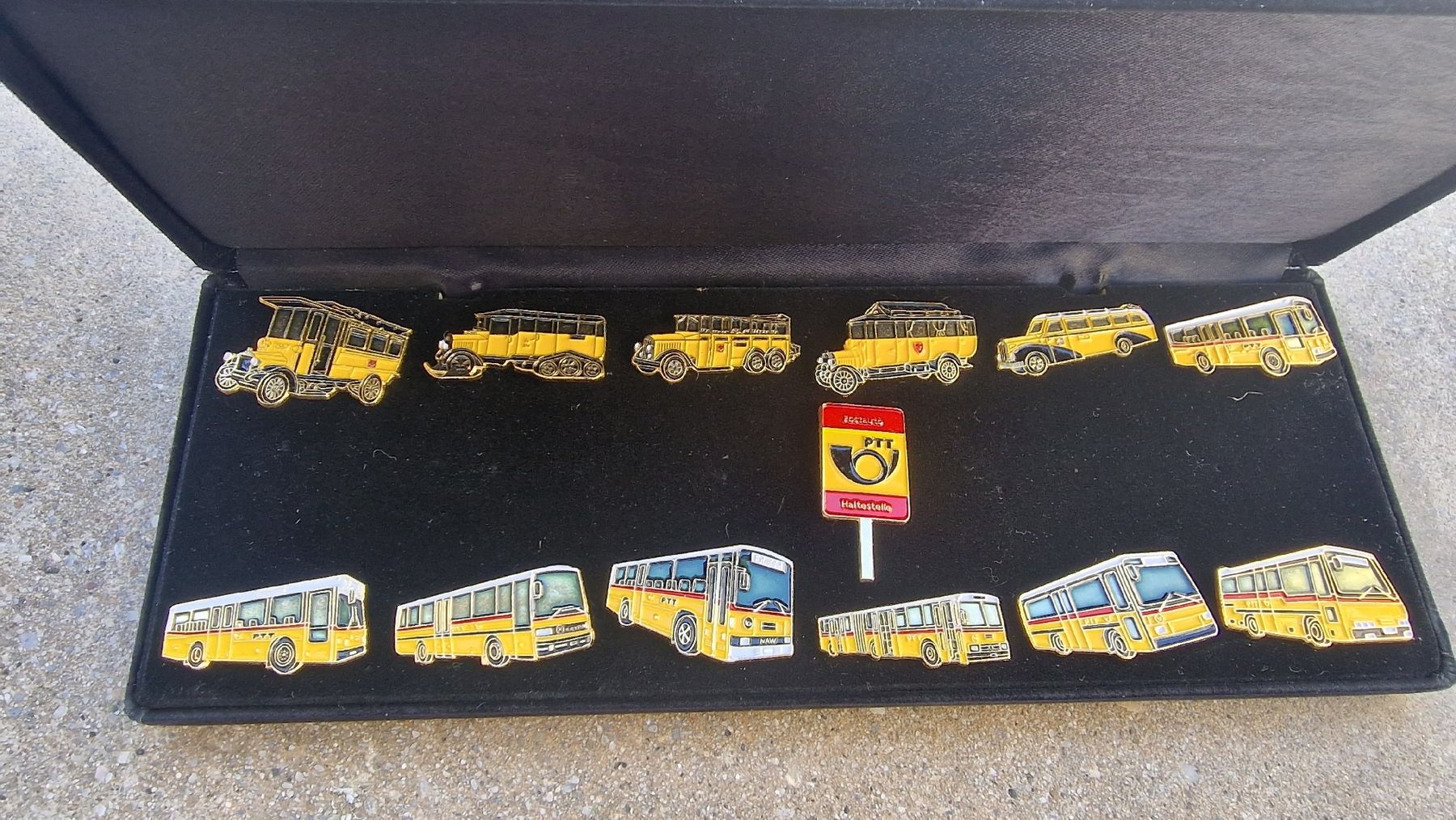 Plaketten & Abzeichen: Seltene PTT Postauto Pin Sammlung – Gebraucht aus Chur von Jotty 1