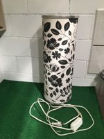 Stehlampe mit Blumenmuster - Ideal für gemütliche Abende
