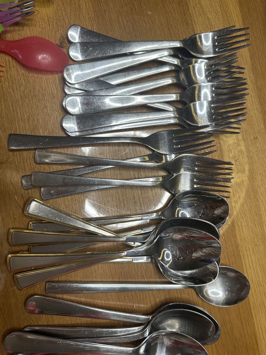 Bestecksets: Edelstahlbesteck Set Messer Gabel Löffel – Gebraucht aus Menzingen von  1