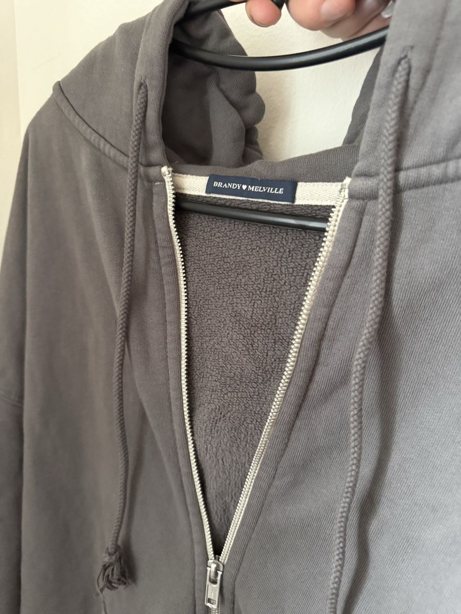 Brandy Melville Maglioni & Felpe: Brandy Melville Zipper grau – Usato da Zürich venduto da larrysells 4