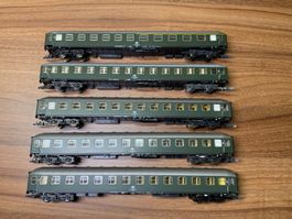 Liliput 5x Personenwagen grün der DB, in DC