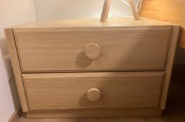 Schöner Nachttisch aus Holz (2er-Set)