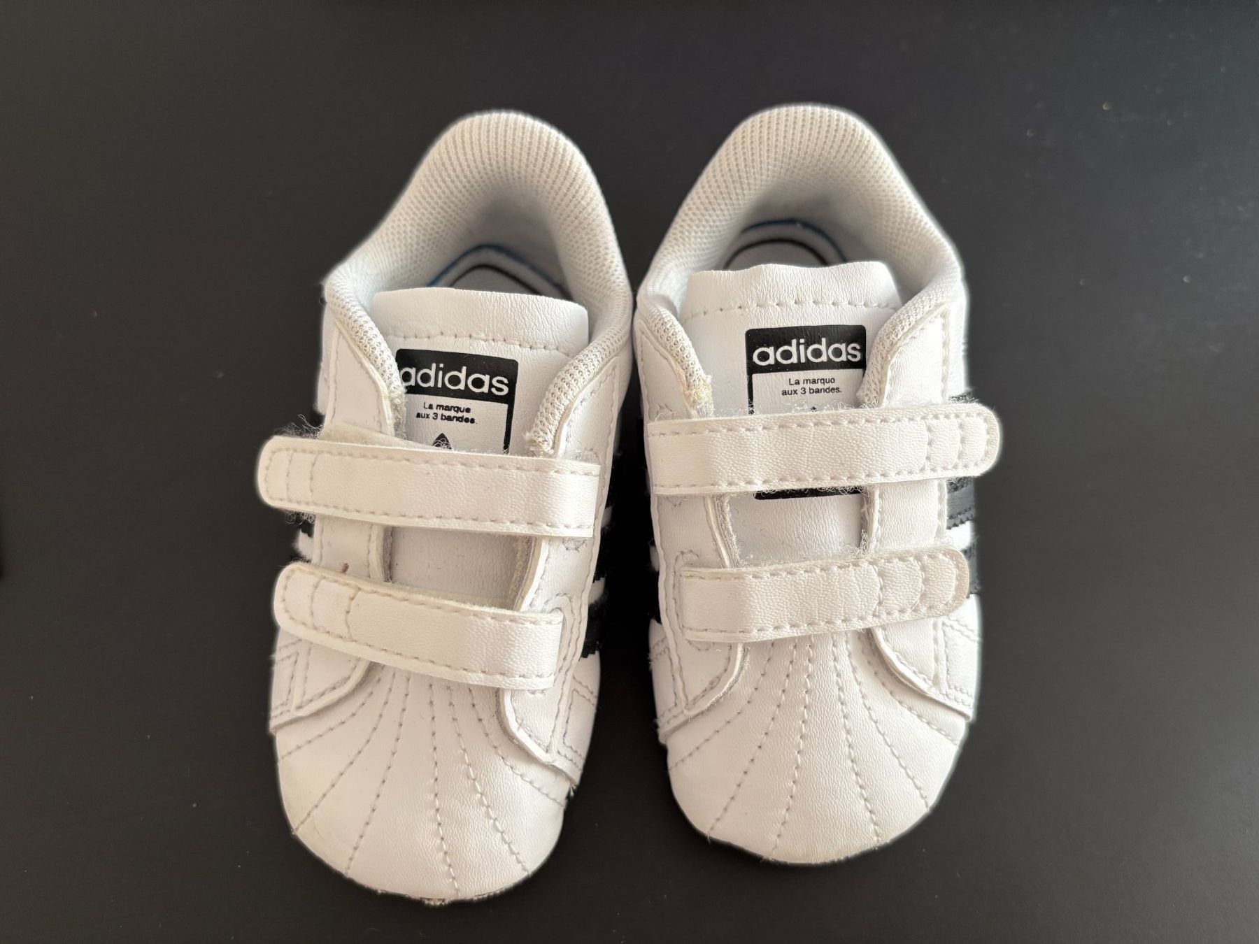 Adidas Schuhe für Jungen: Adidas Baby Schuhe Grösse 19 – Gebraucht aus Fislisbach von Nelehmu 1