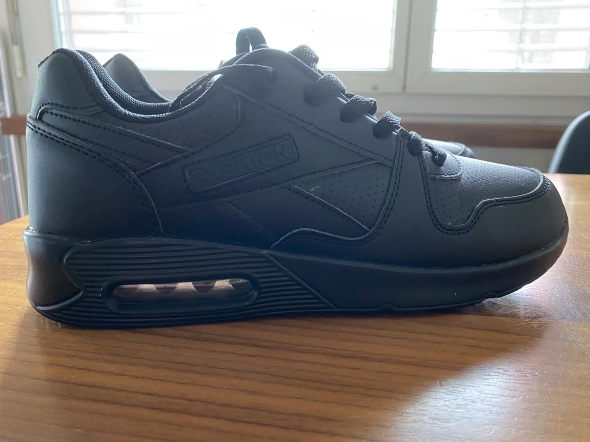 Scarpe da uomo: Ledersneaker schwarz Gr. 40 / NEU – Nuovo (secondo la descrizione) da Horw venduto da ast_b5c6 5