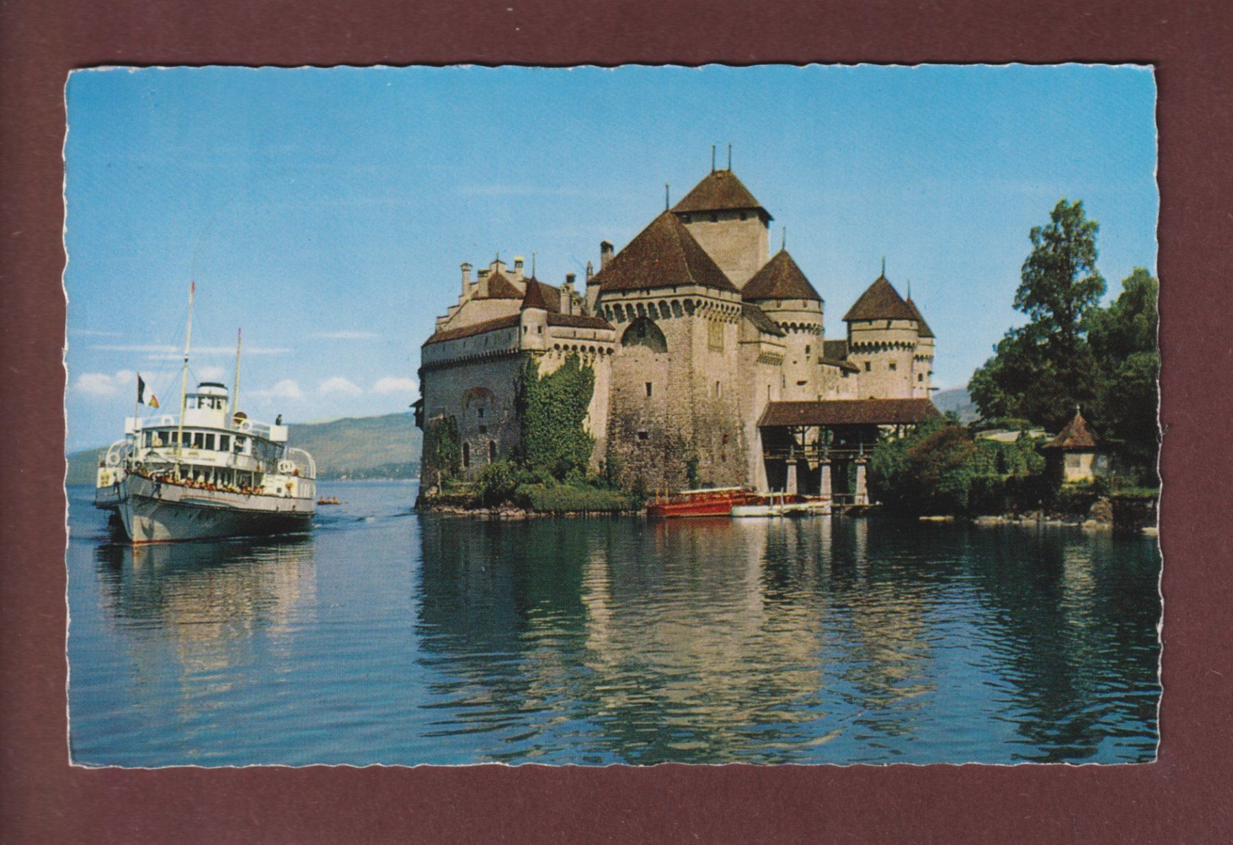 Cartoline postali: Château de CHILLON - Bateau CGN - 1967 – Usato da Pully venduto da nicecards