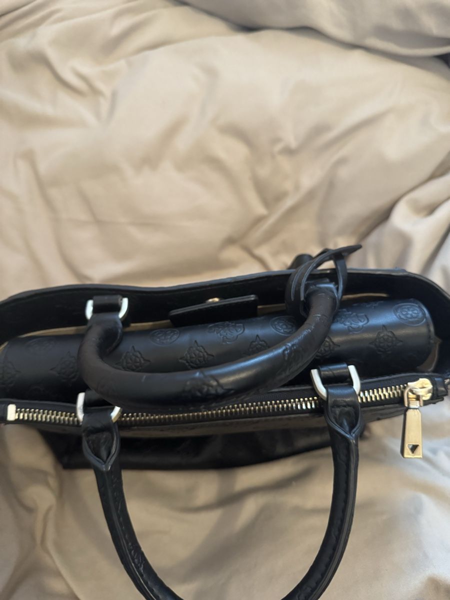 Guess Borse da donna: Guess Handtasche, schwarz – Usato da Neuenegg venduto da mel_5pnq 2