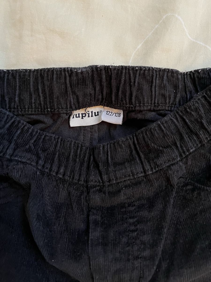 Pantaloni: Pantalons fille 122 – Usato da MARLY venduto da AISLEE 1