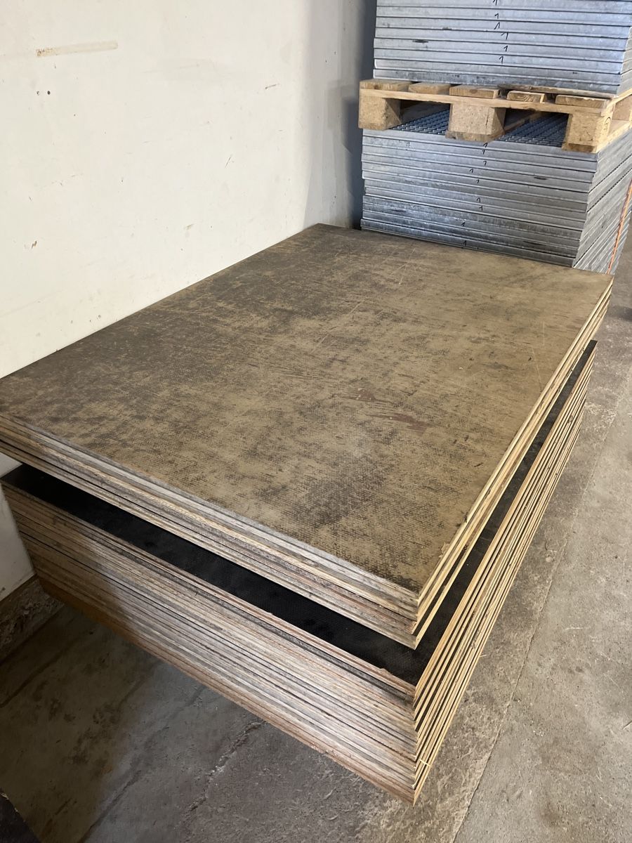 Articles en bois: Siebdruckplatten – D'occasion à Rickenbach LU par fla_9ft6